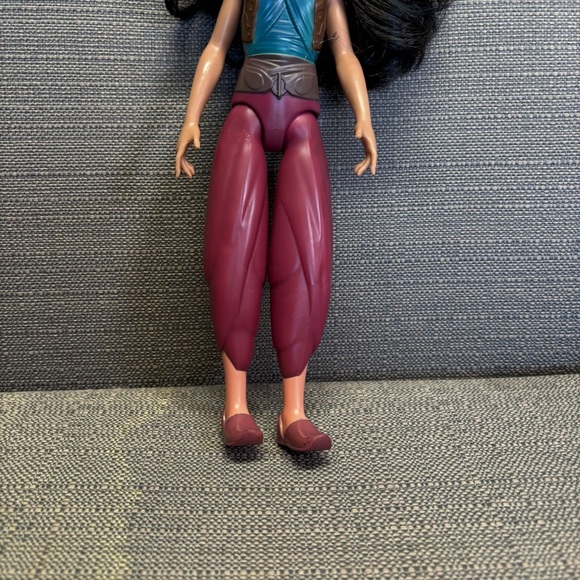 Disney Raya and the Last Dragon Fashion Doll - Picture 3 of 4